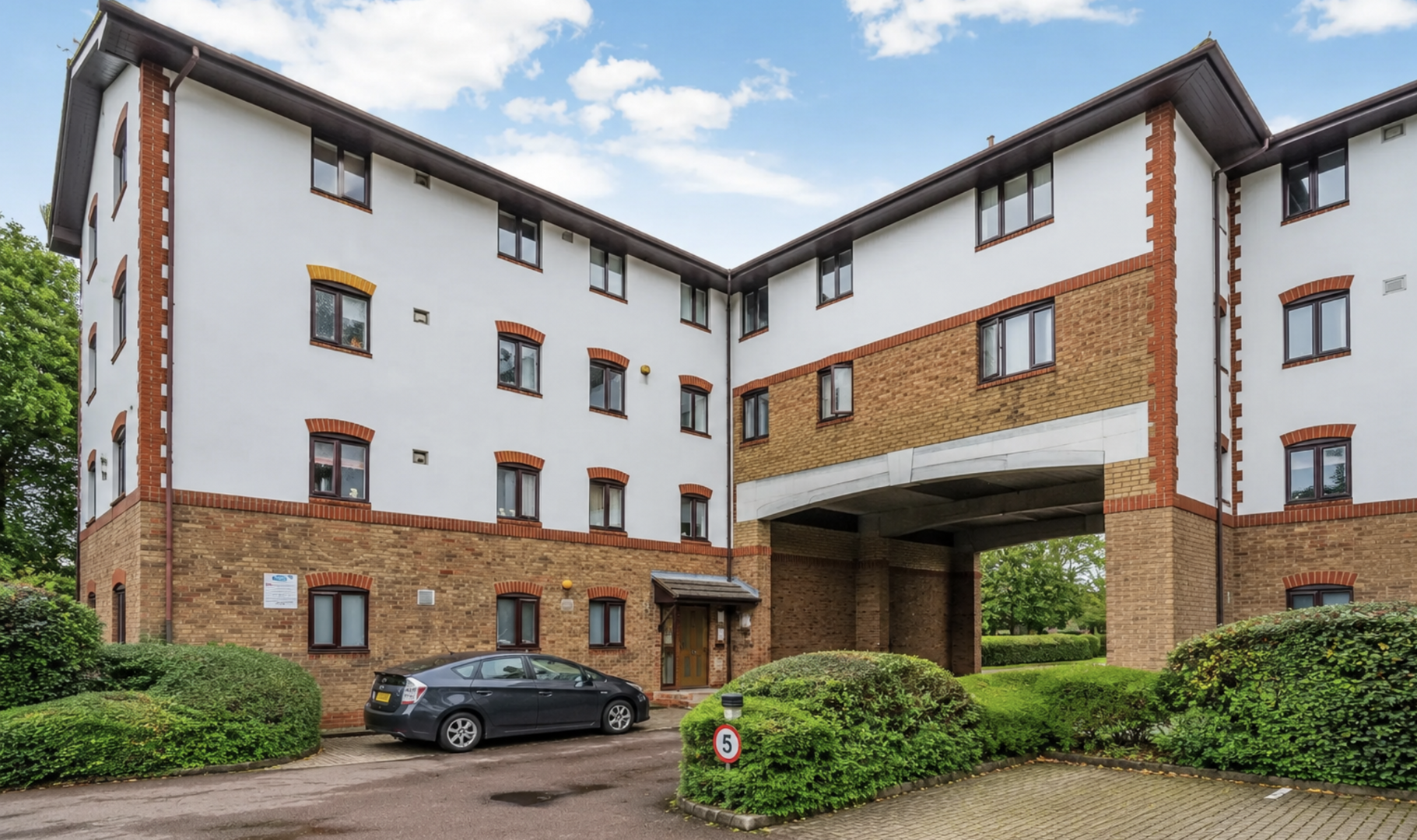 2 bed property in Lampton Road, Hounslow